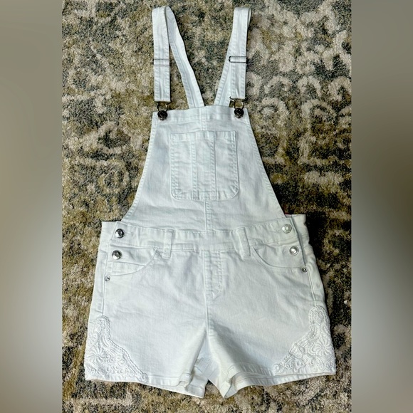 A.n.a | Shorts | Ana Mid Rise Midi Short Classic White Shorts Size 10 68d2da40a951055db7c5387d